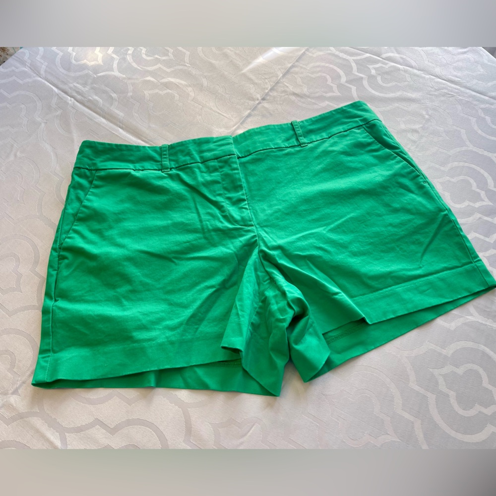 Ann Taylor Factory green chino shorts - size 14